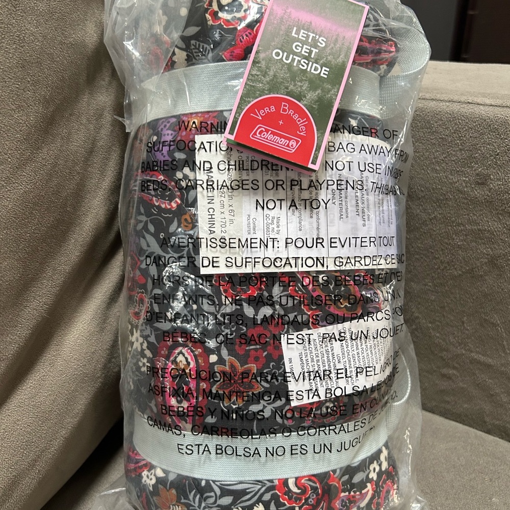 Vera Bradley Coleman Outdoor Blanket - Black and Red Floral